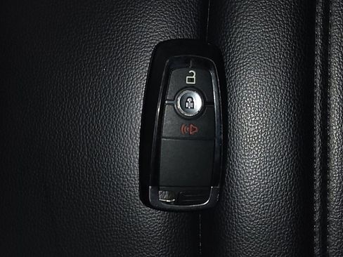 Used 2024 Ford Edge SEL image 32