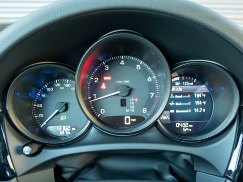 Certified 2023 Porsche Macan image 24