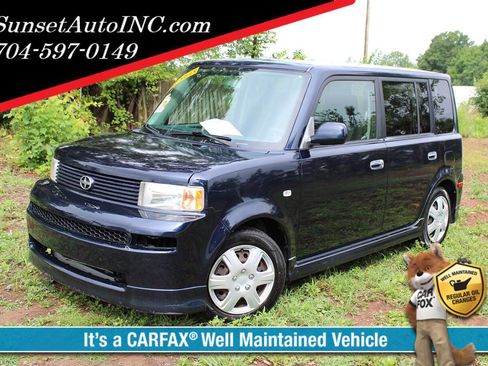 Used 2005 Scion xB FWD image 1