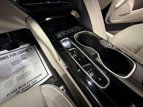 Used 2023 Buick Envision Avenir image 16