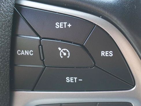 Used 2018 Jeep Grand Cherokee Laredo AWD/4WD image 25