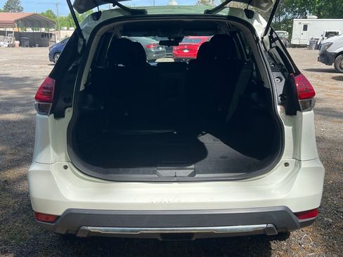Used 2020 Nissan Rogue S FWD image 18