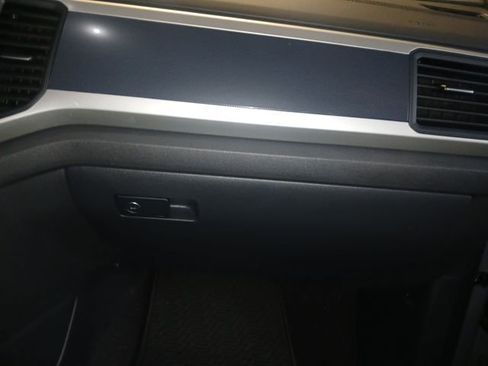 Used 2021 Volkswagen Atlas Cross Sport SE w/ Panoramic Sunroof Package image 60