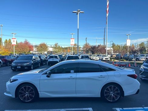 Used 2020 Toyota Avalon XSE image 6