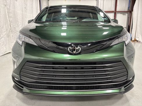Used 2026 Toyota Sienna XLE Woodland Edition AWD/4WD image 2