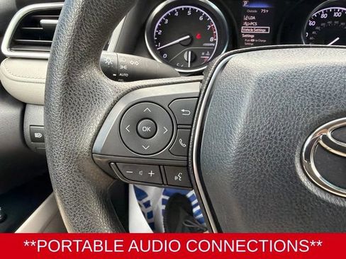 Used 2018 Toyota Camry LE FWD image 14