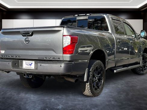 Used 2019 Nissan Titan SV w/ SV Convenience Package image 2