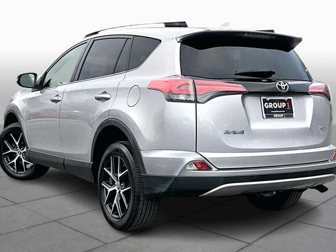 Used 2018 Toyota RAV4 SE image 11