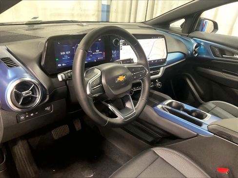 Used 2025 Chevrolet Equinox EV LT w/ Convenience Package image 8