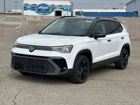 New 2025 Volkswagen Taos SE image 1