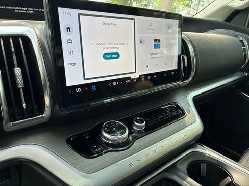 Used 2025 Ford Expedition Platinum AWD/4WD image 32