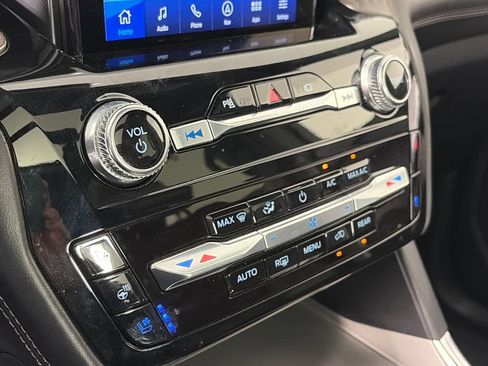 Used 2022 Ford Explorer Platinum w/ Equipment Group 601A AWD/4WD image 21