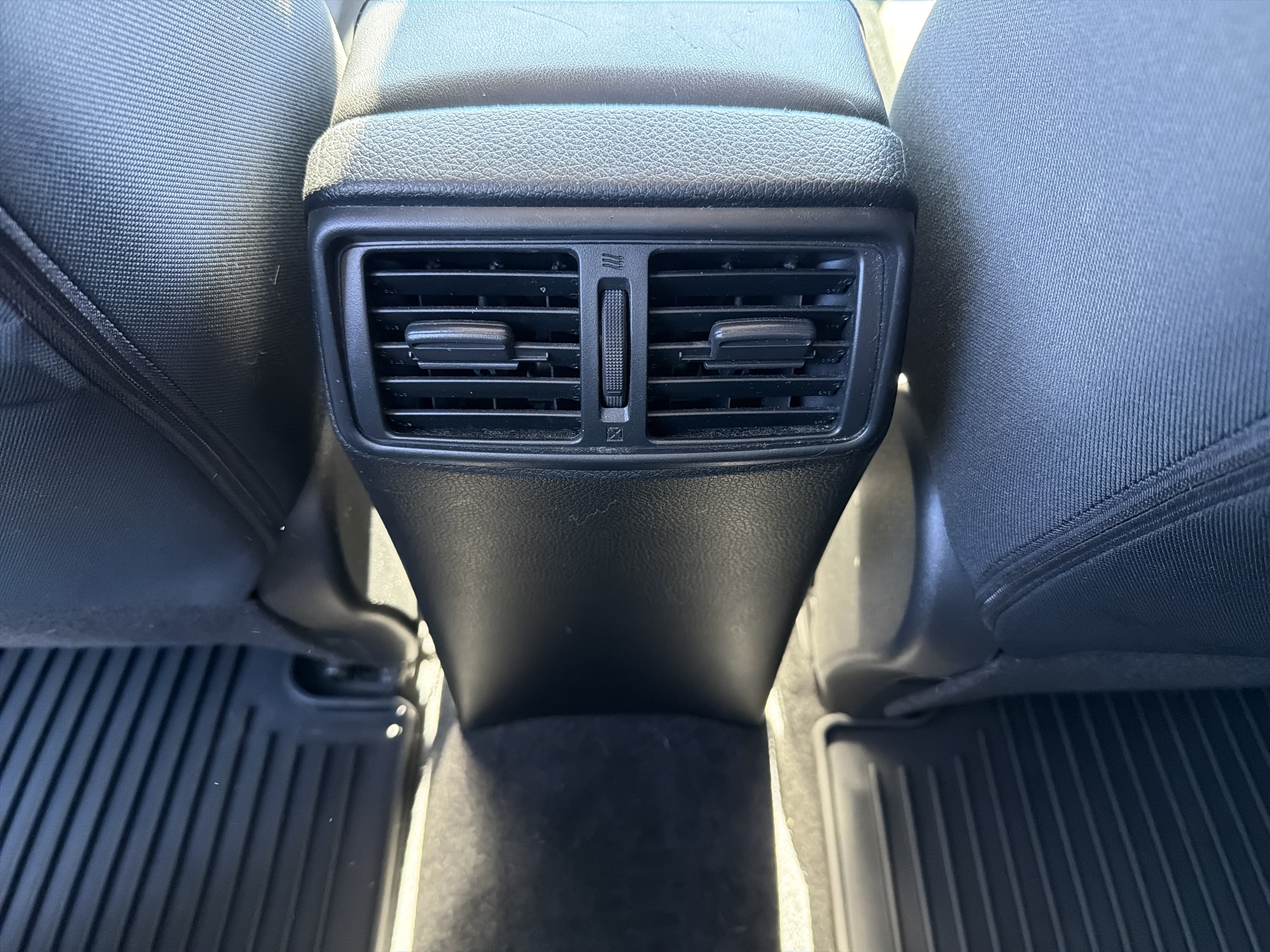 Used 2019 Nissan Rogue SV w/ Premium Package AWD/4WD image 32