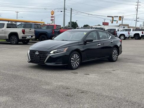 Used 2025 Nissan Altima 2.5 SV FWD image 8