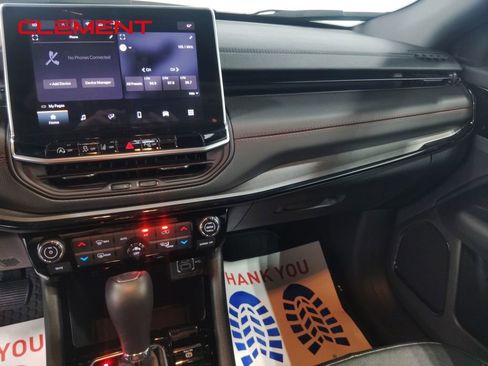 Used 2024 Jeep Compass Trailhawk image 23