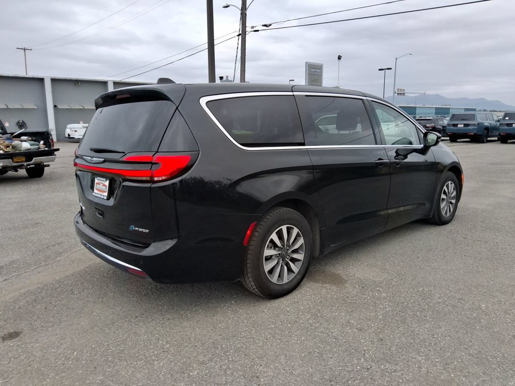 Used 2024 Chrysler Pacifica Limited FWD image 8
