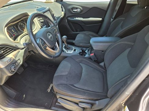 Used 2016 Jeep Cherokee Latitude FWD image 14