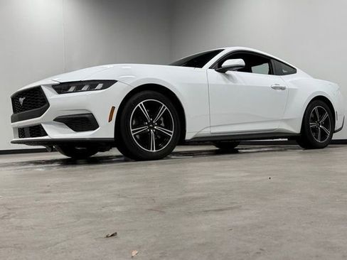 Used 2025 Ford Mustang Coupe image 5