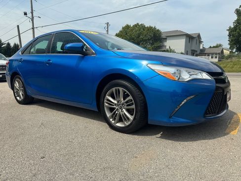 Used 2017 Toyota Camry SE FWD image 3