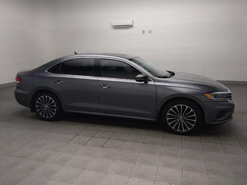 Used 2022 Volkswagen Passat 2.0T FWD image 11