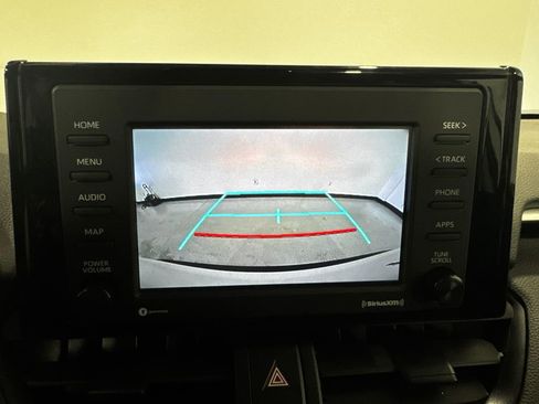 Used 2021 Toyota RAV4 LE AWD/4WD image 9