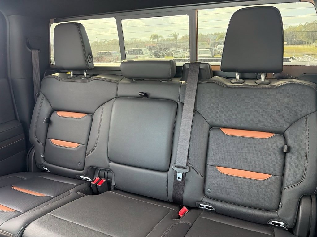 Used 2023 GMC Sierra 1500 AT4 w/ Technology Package AWD/4WD image 12