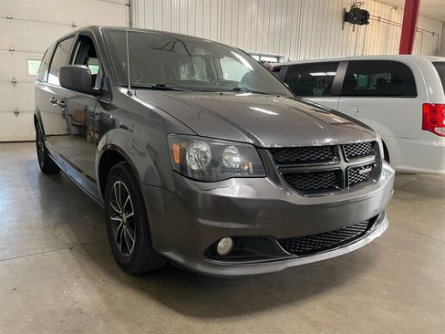 Used 2018 Dodge Grand Caravan SE FWD image 4