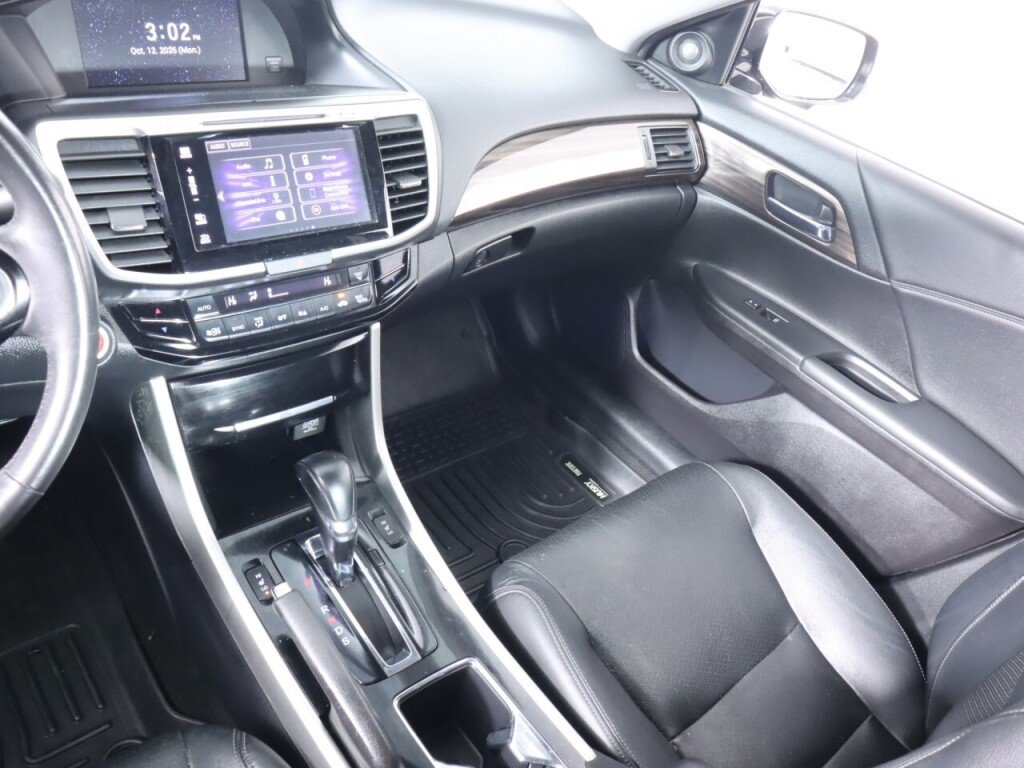 Used 2016 Honda Accord EX-L image 32