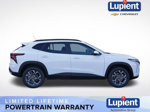 New 2026 Chevrolet Trax LT w/ Driver Confidence Package image 2