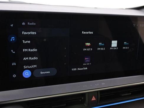 Used 2024 Toyota Prius XLE image 28