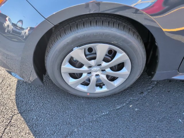 Used 2027 Toyota Corolla LE FWD image 7