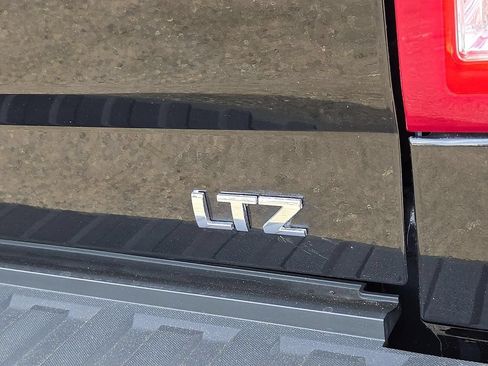 Used 2017 Chevrolet Silverado 1500 LTZ AWD/4WD image 29