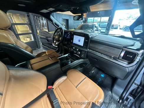 Used 2023 Ford F350 Platinum w/ Tremor Off-Road Package AWD/4WD image 27