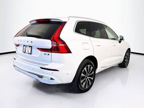 Used 2023 Volvo XC60 B5 Plus image 10