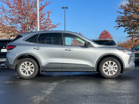 Used 2023 Ford Escape Active w/ Tech Pack #1 image 3