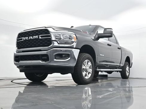 Used 2024 RAM 2500 Big Horn AWD/4WD image 35
