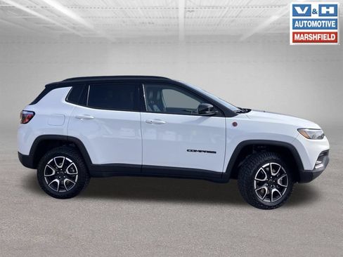 Used 2025 Jeep Compass Trailhawk AWD/4WD image 24