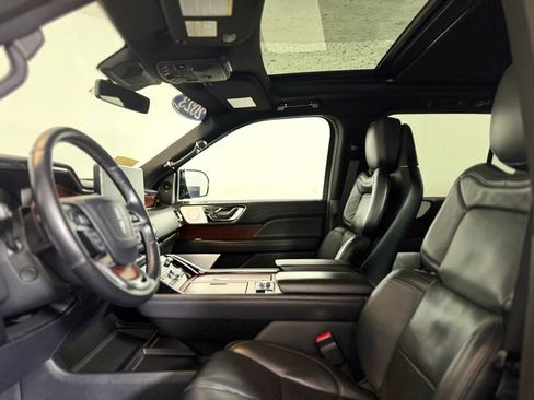 Used 2023 Lincoln Navigator Reserve image 16