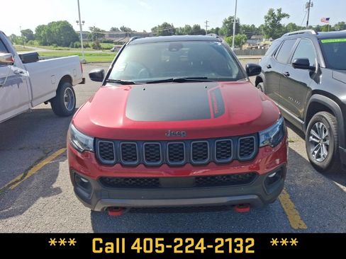 Used 2025 Jeep Compass Trailhawk AWD/4WD image 5