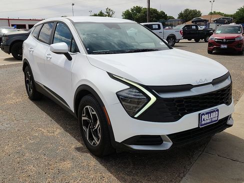 Used 2025 Kia Sportage LX FWD image 4