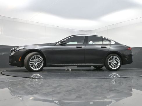 Used 2024 BMW 530i xDrive w/ Premium Package AWD/4WD image 29