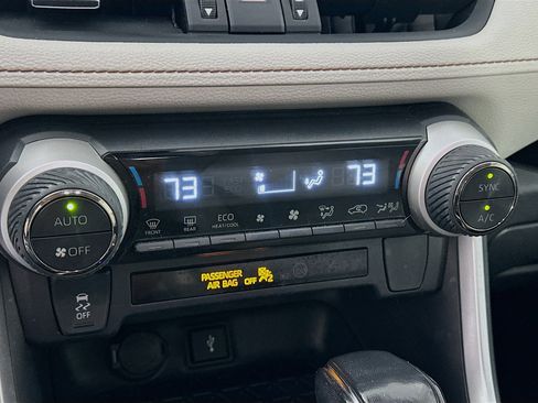 Used 2022 Toyota RAV4 XLE Premium image 23