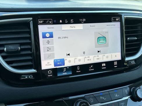 Used 2024 Chrysler Pacifica Touring-L image 23