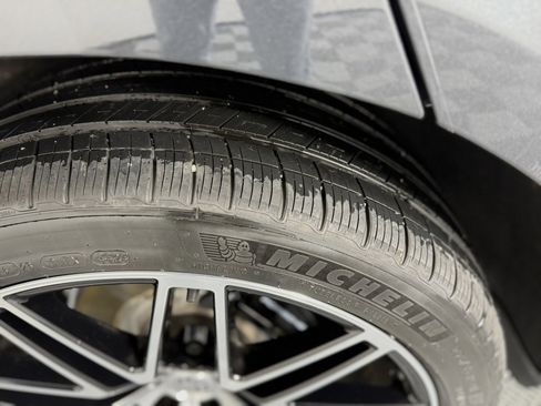 Certified 2025 Porsche Macan image 16