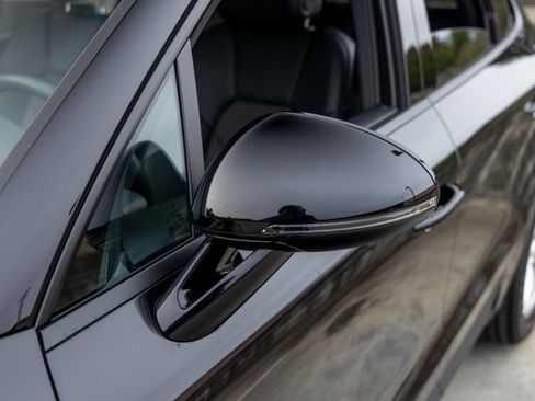 Certified 2025 Porsche Macan image 17