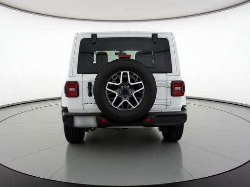 Used 2025 Jeep Wrangler Unlimited Sahara AWD/4WD image 7