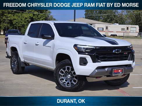Used 2024 Chevrolet Colorado Z71 w/ Z71 Convenience Package 2 AWD/4WD image 2