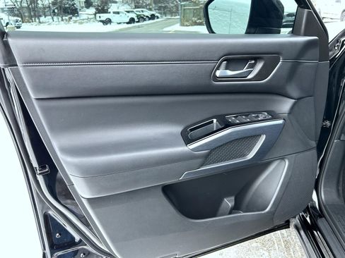 Used 2024 Nissan Pathfinder SL image 9