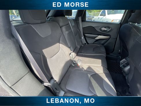 Used 2017 Jeep Cherokee Latitude w/ Cold Weather Group AWD/4WD image 23