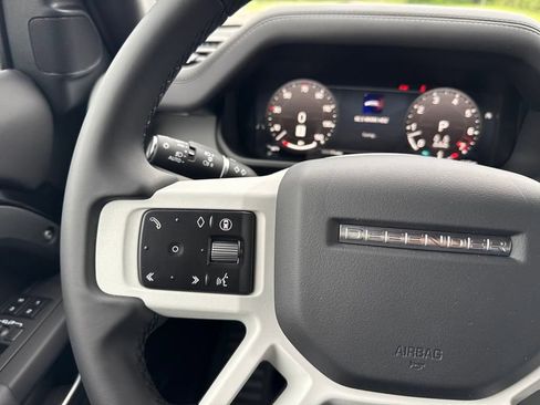 New 2025 Land Rover Defender 130 X-Dynamic SE image 20